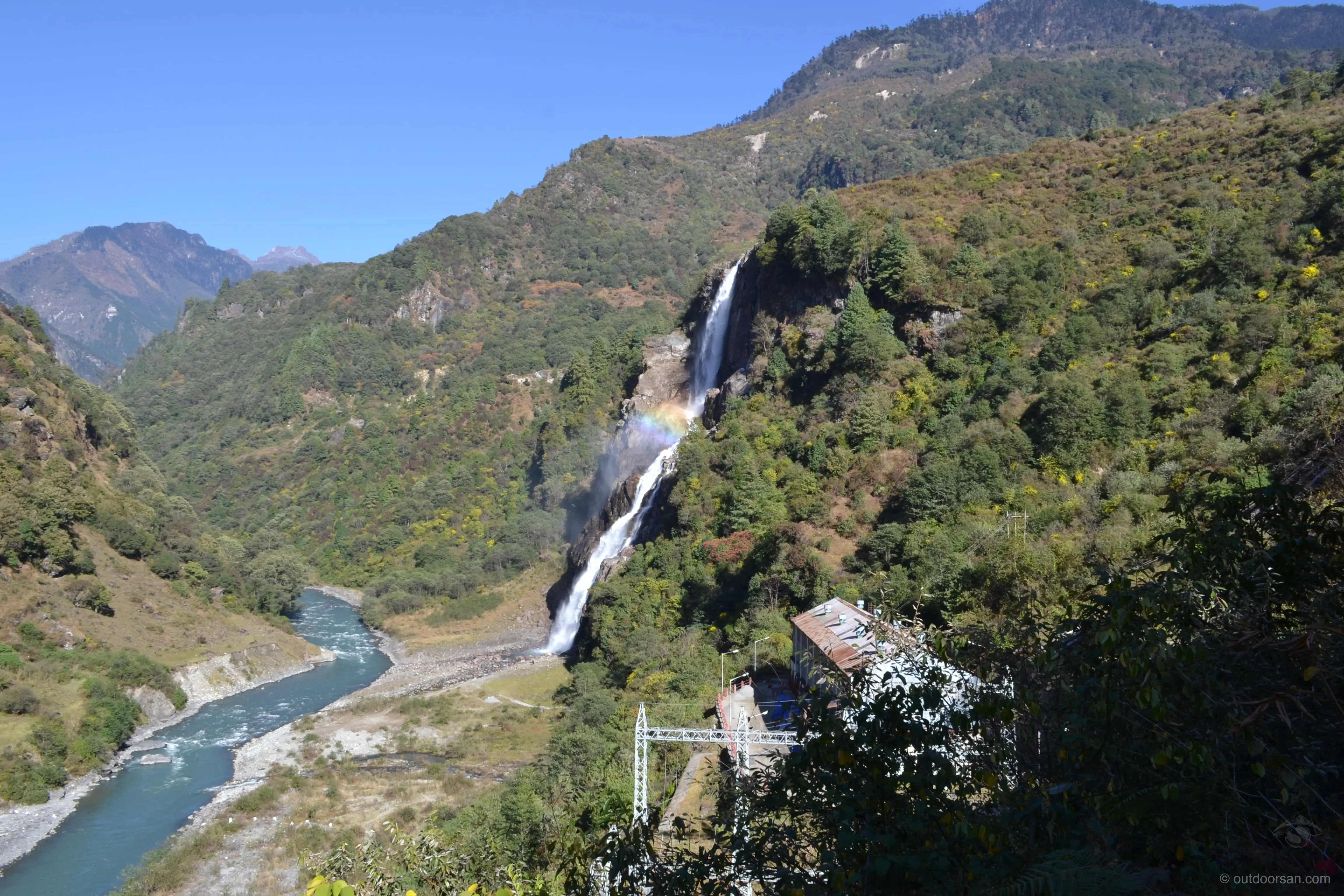 Nuranag waterfall, Jung