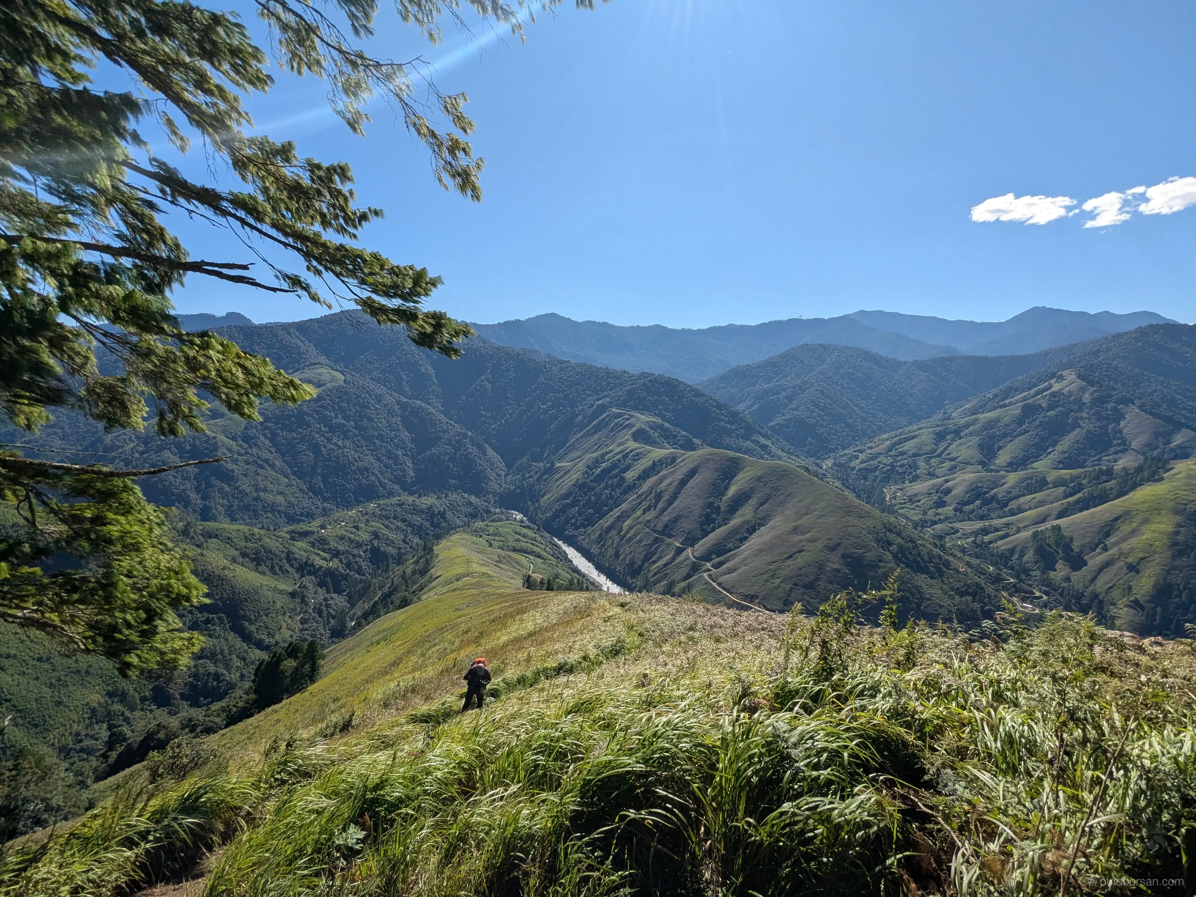 Climbing the Emuli grasslands ridge