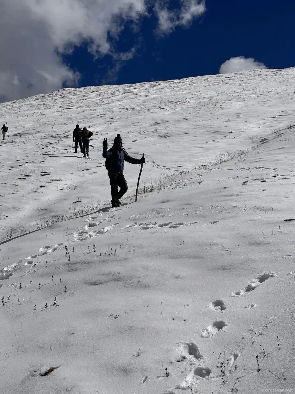 Steep ridgeline descent from Gidara Top