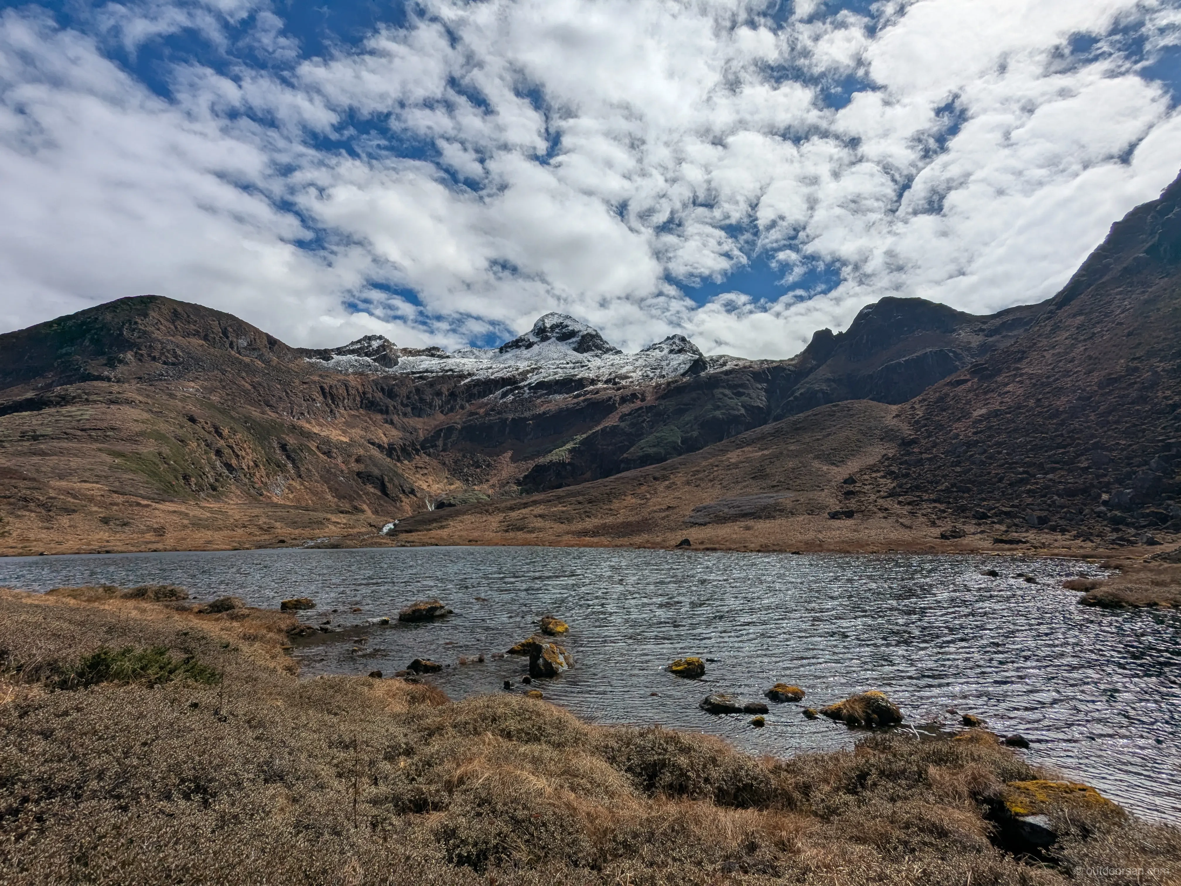 Jimai lake with mountains in the background