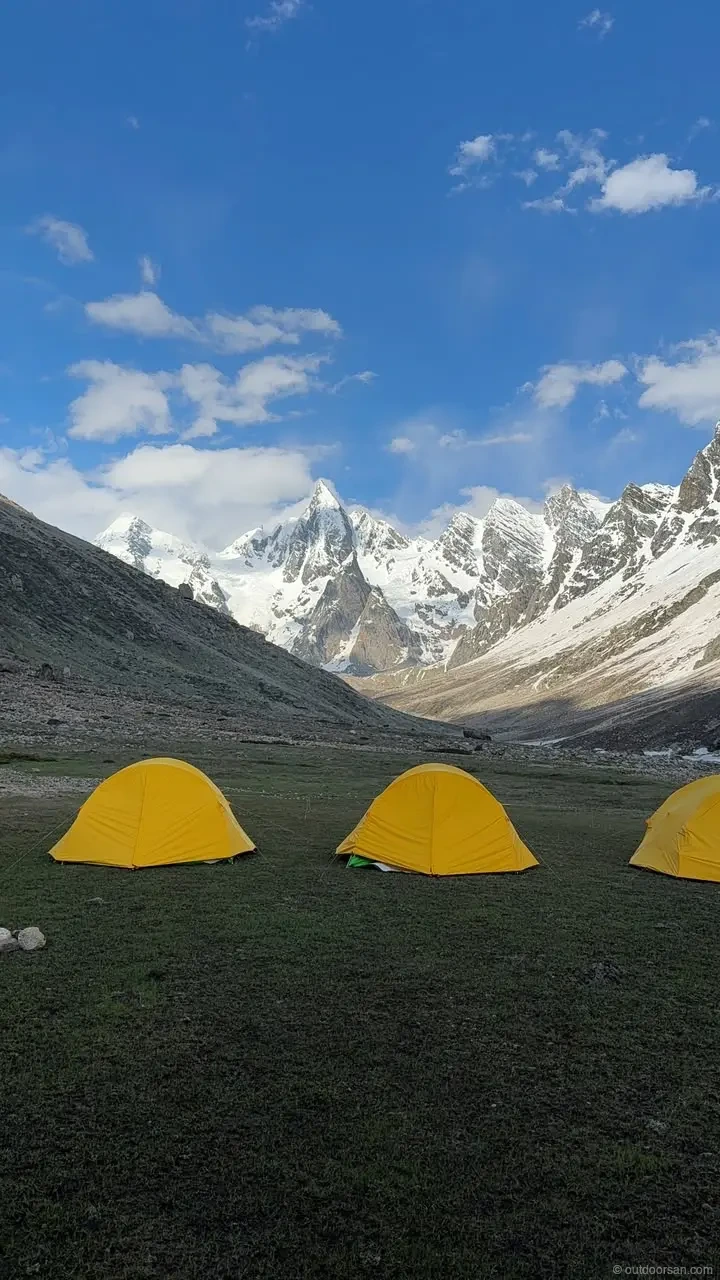 Steep moraine terrain below Tupendo Peak